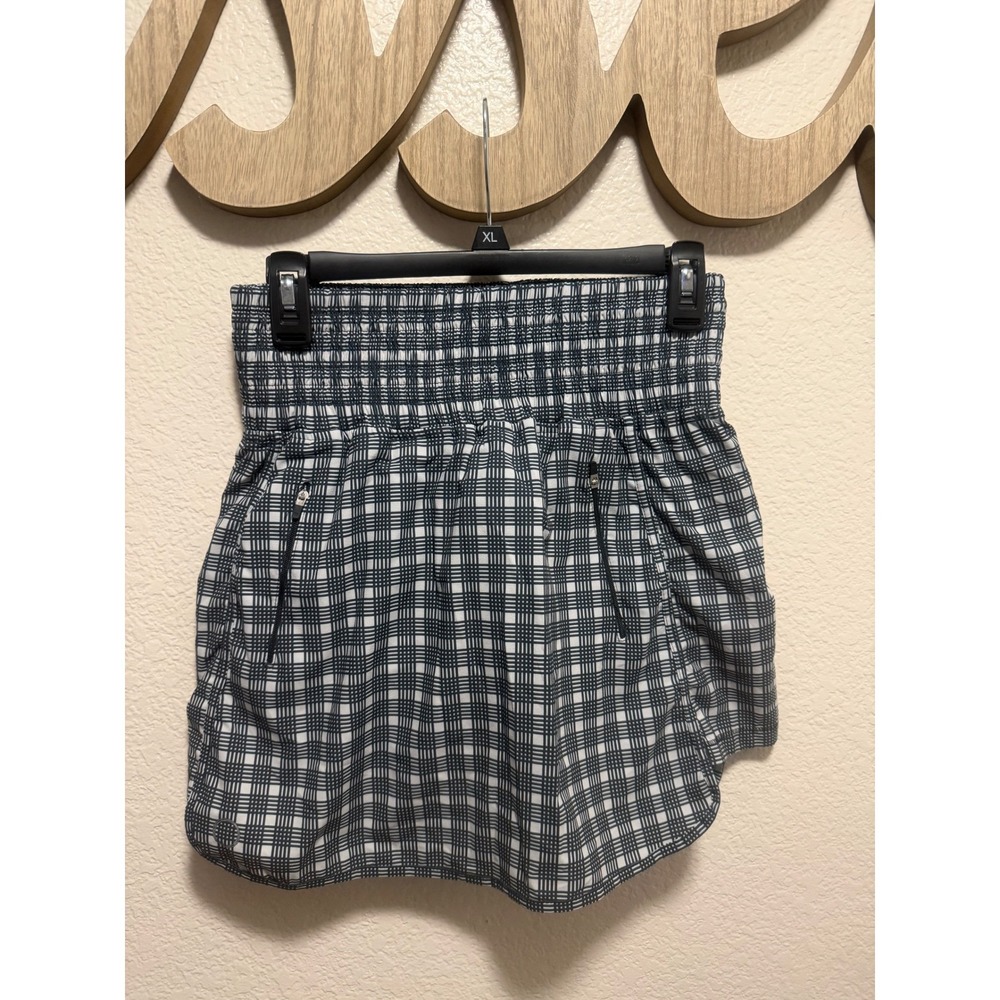 The Bubble Womens High Waisted Plaid Athletic Shorts Black White Smocked Size M